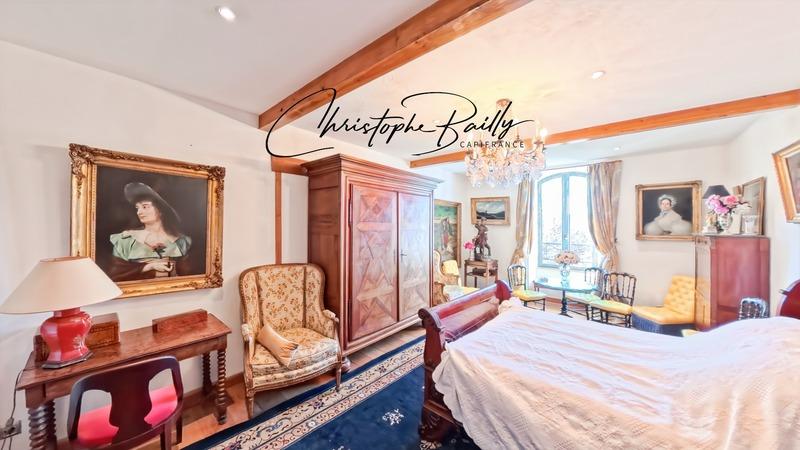 Propriété - 310 m² - 11 pièces