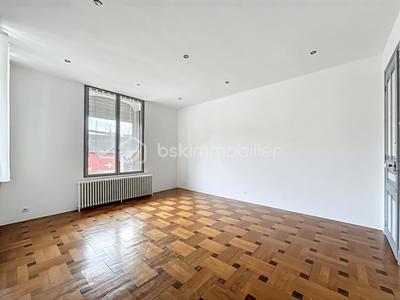 Maison - 215 m² - 5 pièces