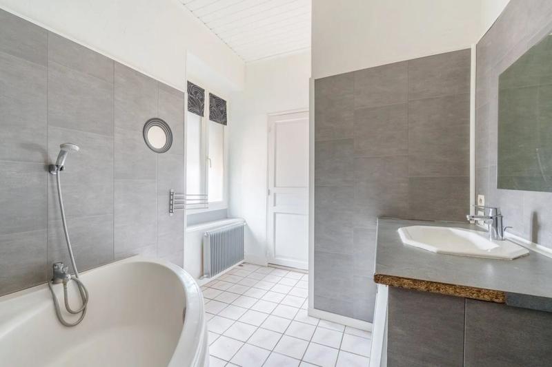 Maison - 210 m² - 7 pièces