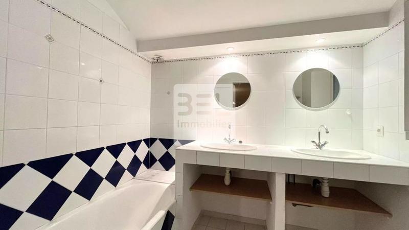 Propriété - 409 m² - 11 pièces