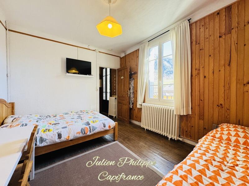 Maison - 238 m² - 10 pièces