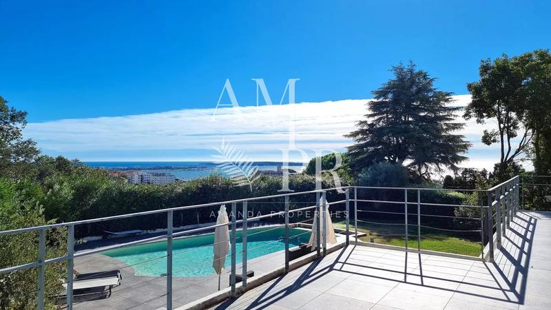 Villa - 270 m² - 8 pièces