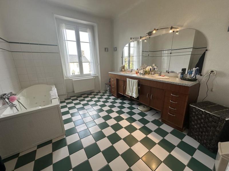 Maison - 308 m² - 10 pièces