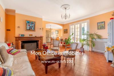 Demeure - 205 m² - 5 pièces