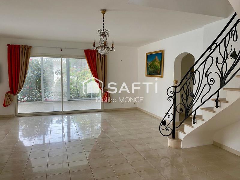 Maison - 208 m² - 6 pièces