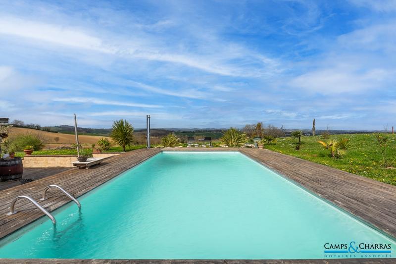 Maison - 211 m² - 7 pièces