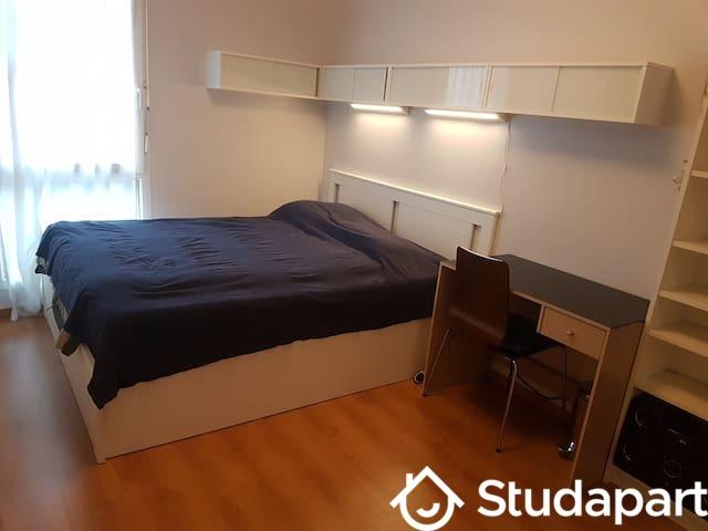 Chambre - 12 m² - 1 pièce