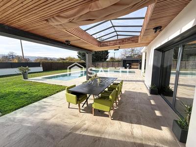 Maison - 217 m² - 8 pièces