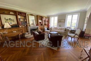 Maison - 400 m² - 12 pièces