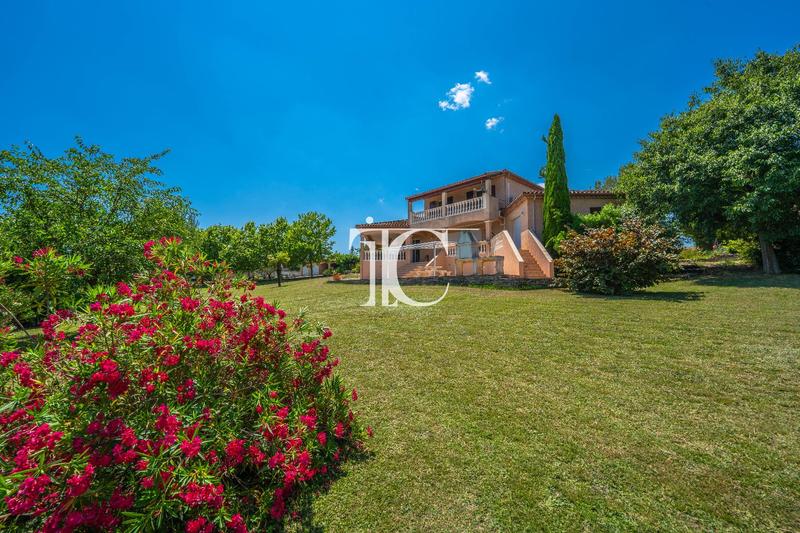 Maison - 200 m² - 6 pièces