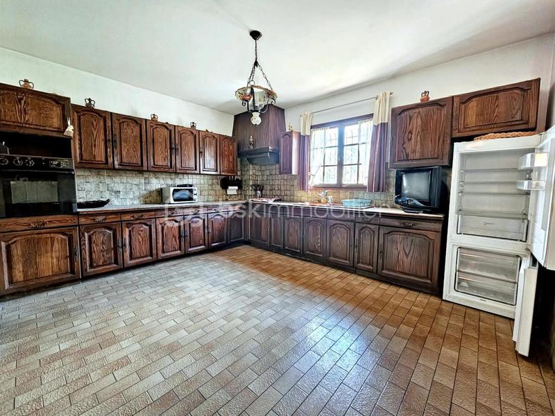 Maison traditionnelle - 232 m² - 8 pièces