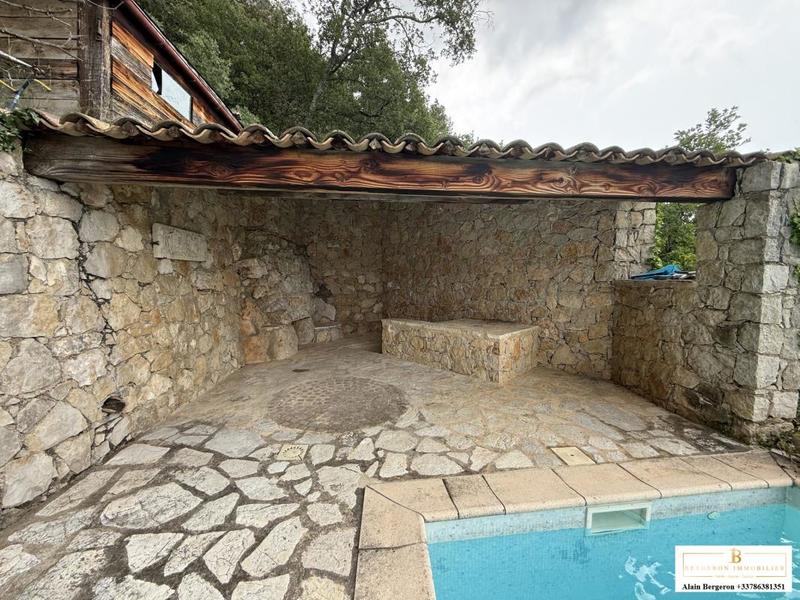 Maison - 220 m² - 5 pièces