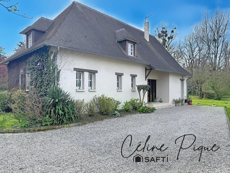 Maison - 225 m² - 9 pièces