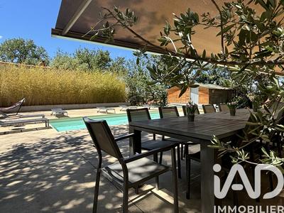 Maison - 200 m² - 7 pièces