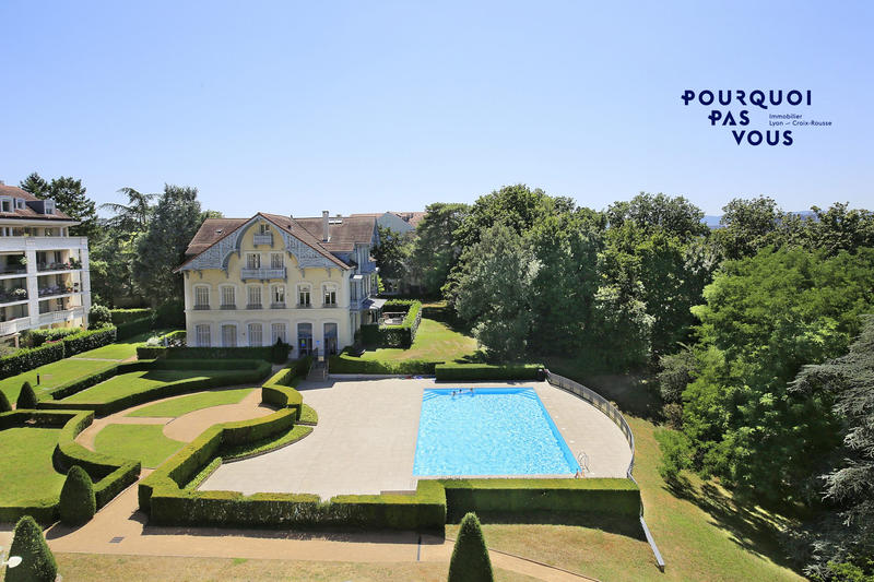 Appartement - 210 m² - 6 pièces