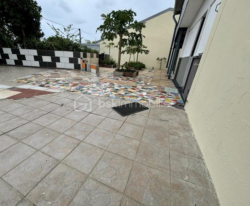 Maison - 205 m² - 9 pièces