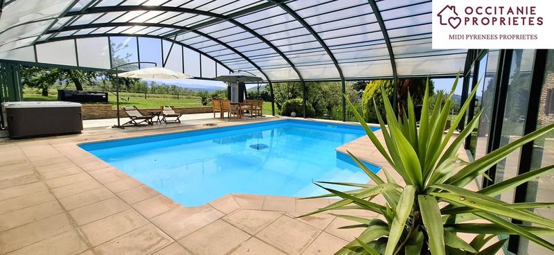 Propriété - 402 m² - 14 pièces