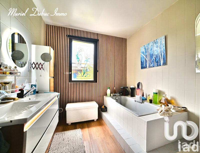 Maison - 249 m² - 8 pièces