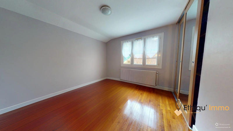 Maison - 165 m² - 8 pièces