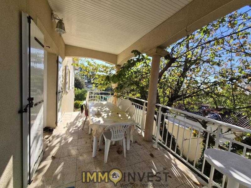 Maison - 229 m² - 10 pièces