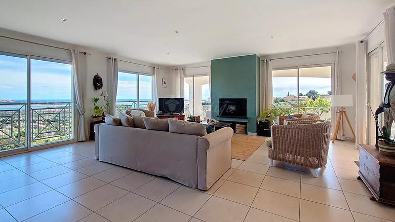 Maison - 206 m² - 8 pièces