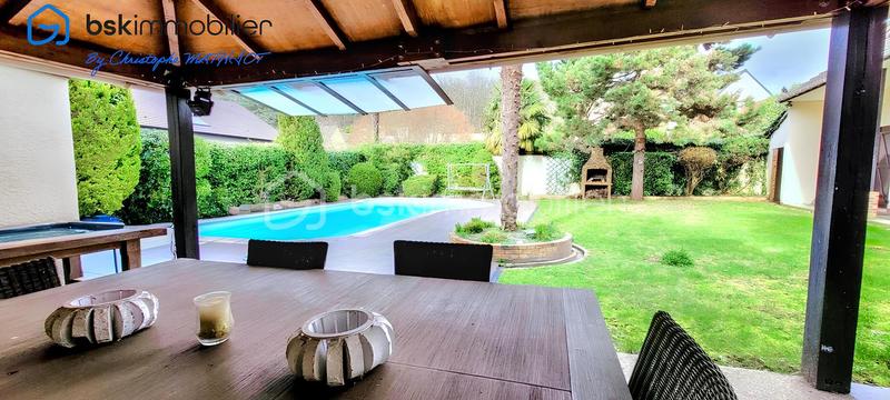 Propriété - 288 m² - 12 pièces