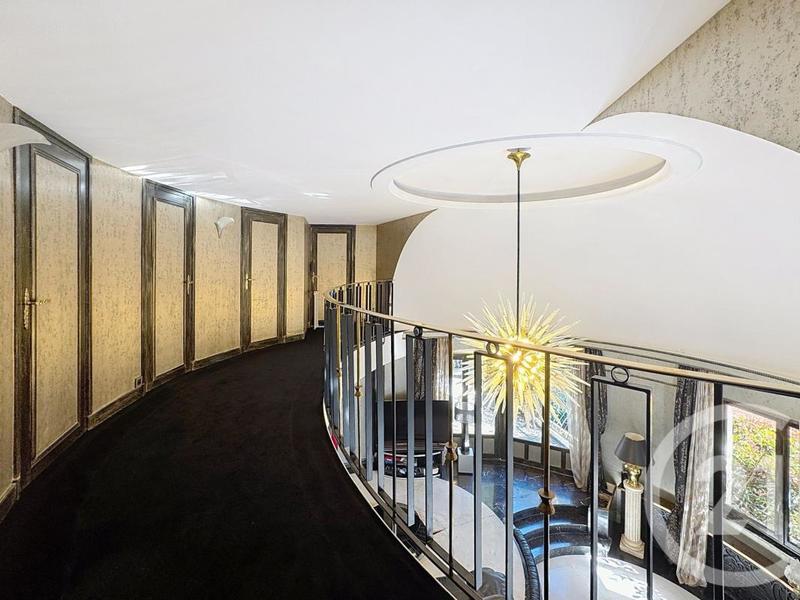 Maison - 237 m² - 7 pièces