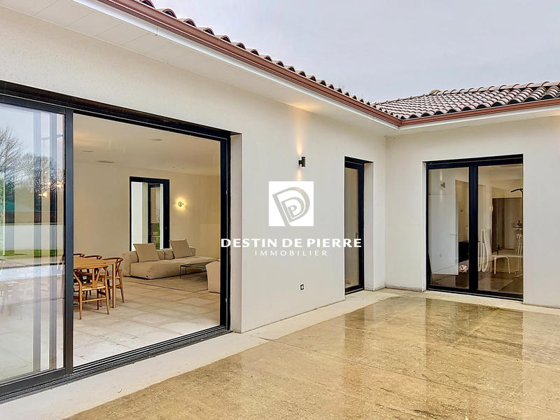 Maison - 219 m² - 6 pièces