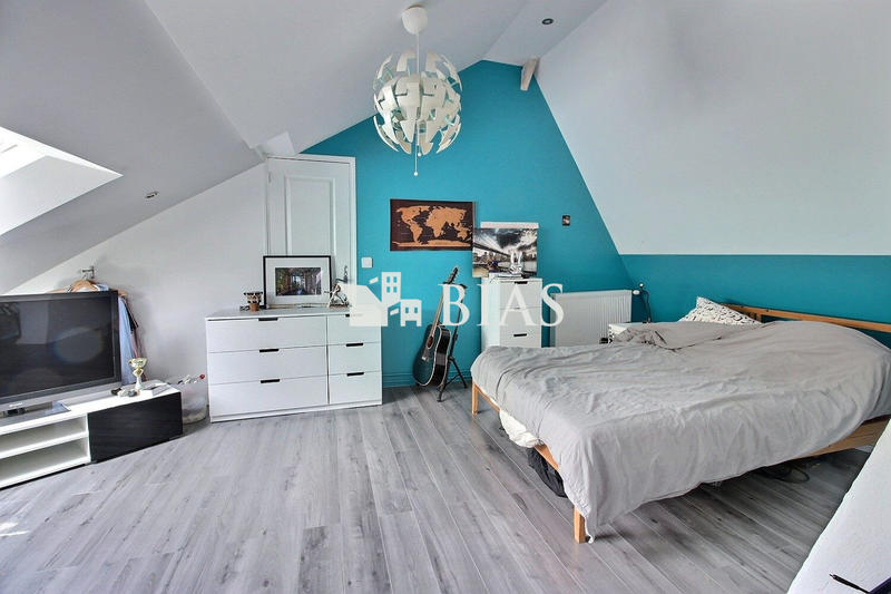 Maison - 220 m² - 6 pièces