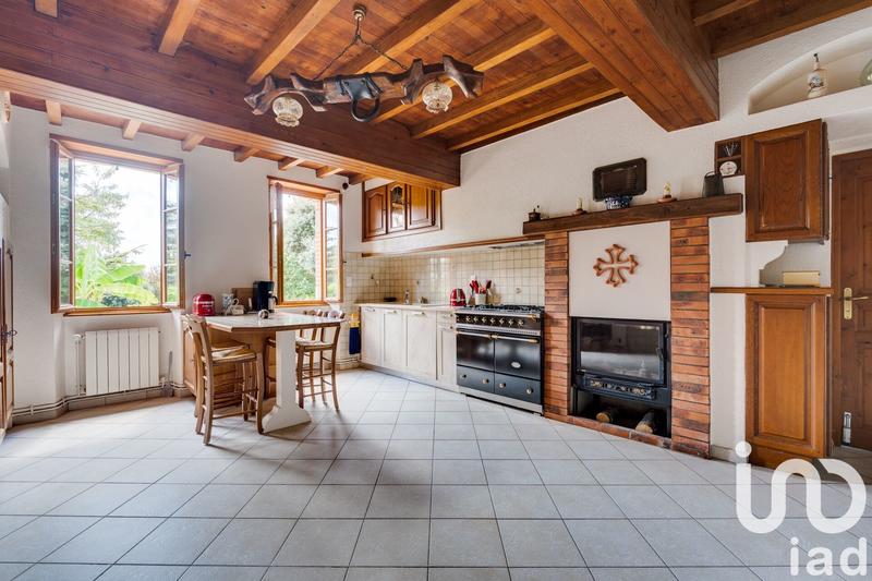 Maison - 215 m² - 6 pièces