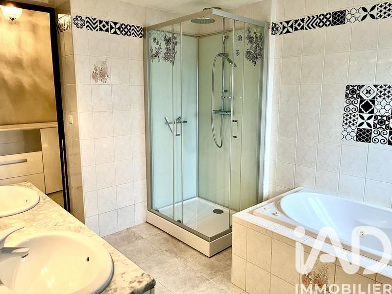 Maison - 180 m² - 8 pièces