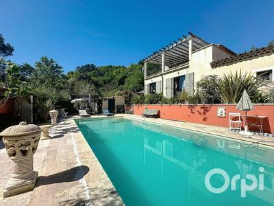 Maison - 185 m² - 6 pièces