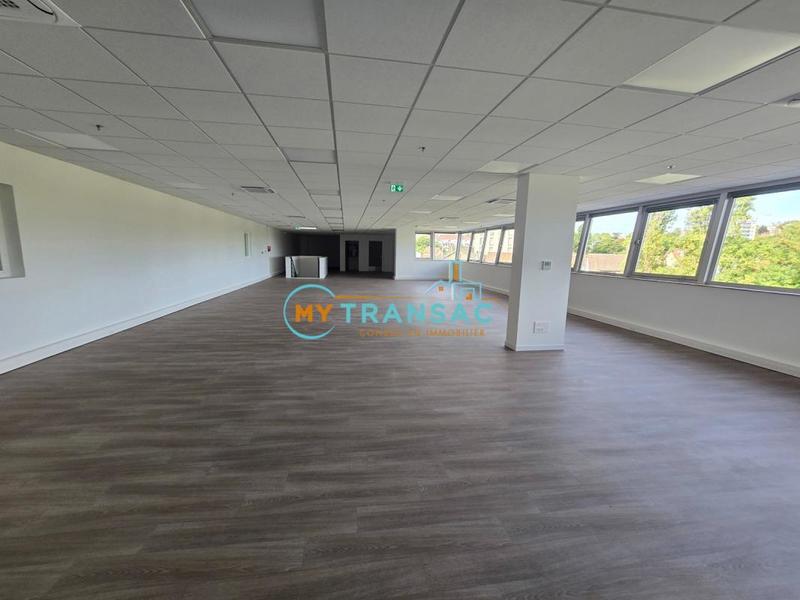 Entrepôt - 2 098 m²