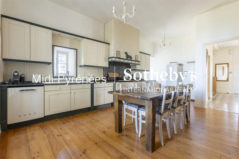 Maison de maîtres - 430 m² - 8 pièces