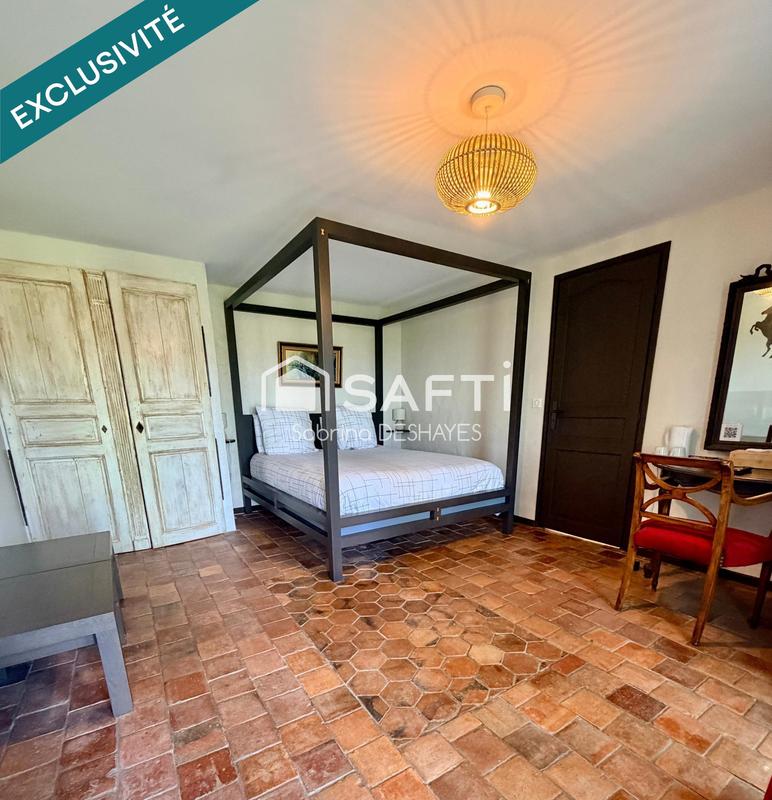 Maison - 180 m² - 8 pièces