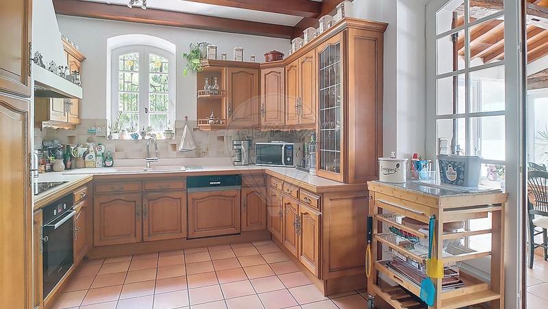 Maison - 275 m² - 9 pièces