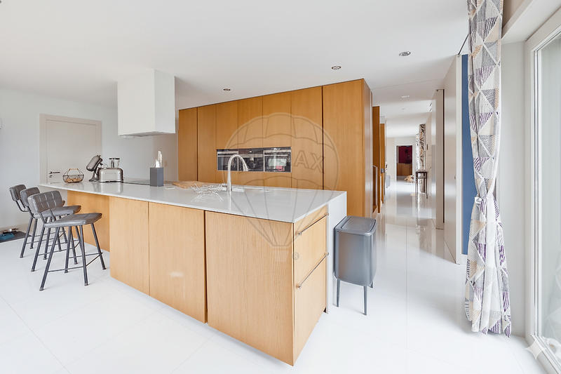 Propriété - 330 m² - 7 pièces