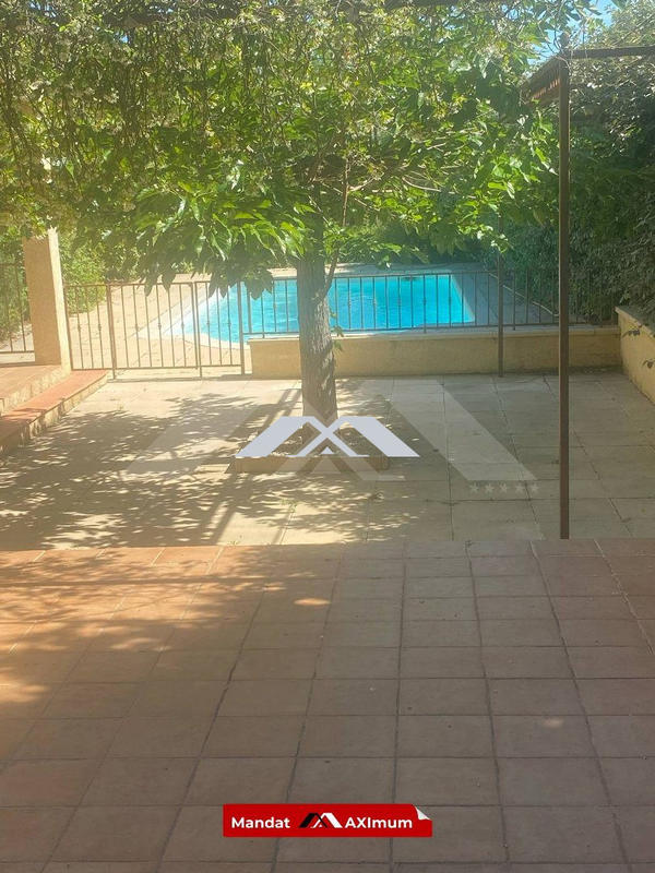 Maison - 202 m² - 6 pièces