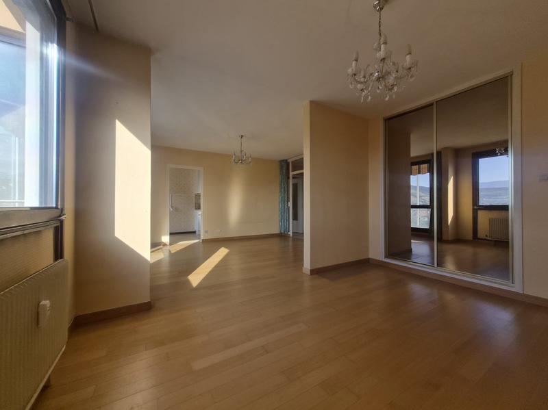 Appartement - 97 m² - 5 pièces