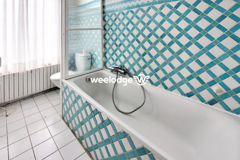 Maison - 232 m² - 12 pièces