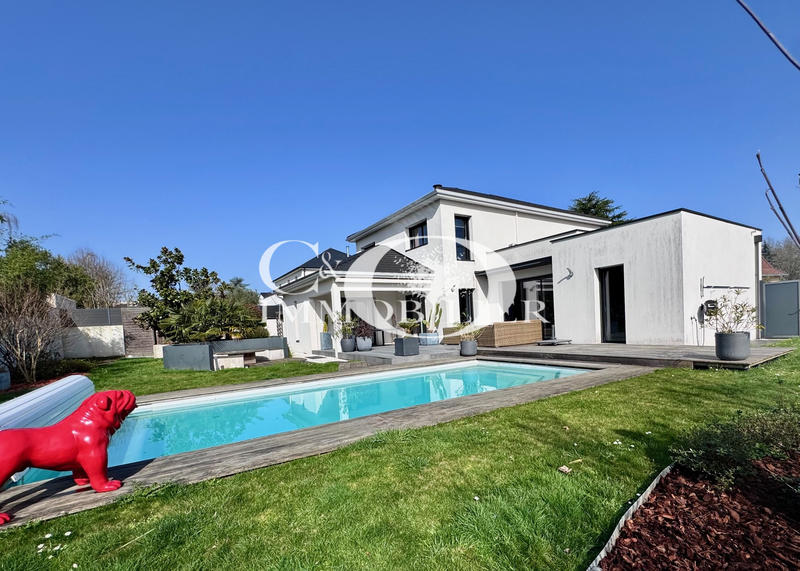 Maison - 190 m² - 7 pièces