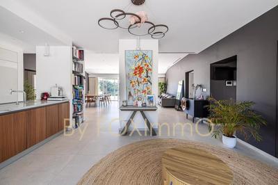 Villa - 214 m² - 6 pièces