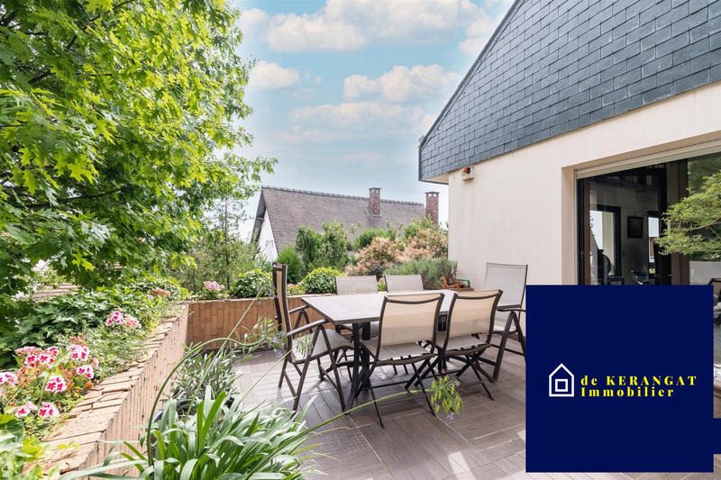 Maison - 239 m² - 10 pièces