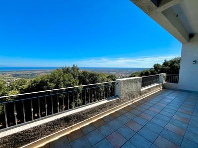 Maison - 213 m² - 6 pièces