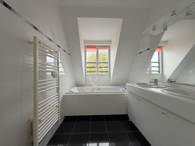 Appartement - 205 m² - 6 pièces