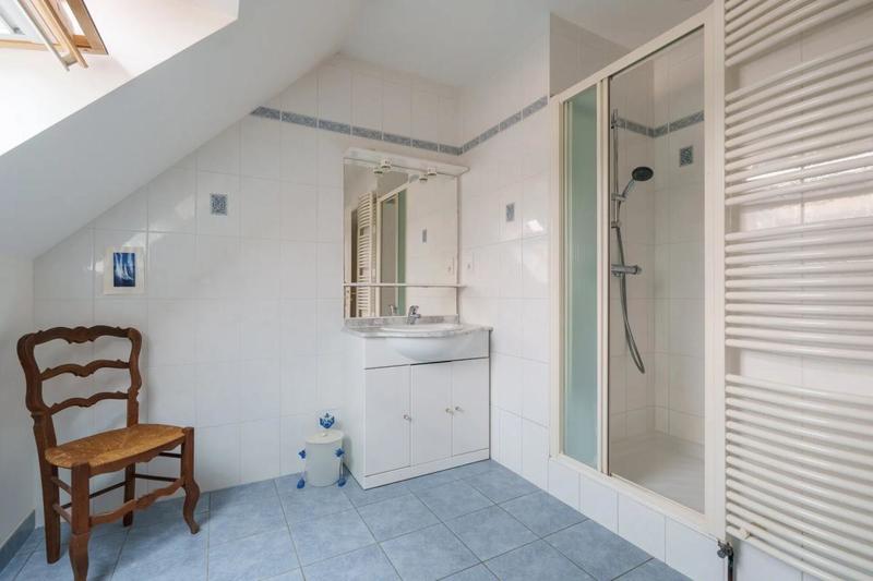 Maison - 238 m² - 8 pièces