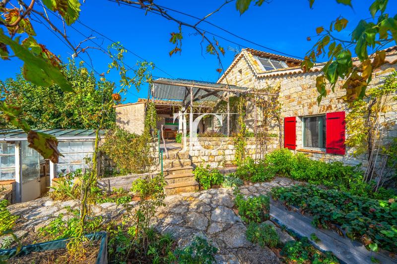 Maison - 223 m² - 9 pièces