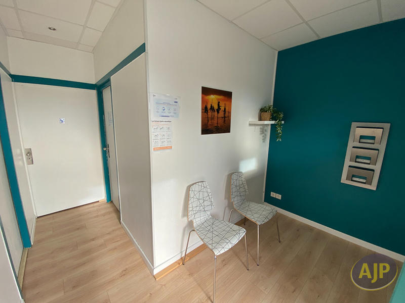 Local d'activité / Entrepôt - 65 m²