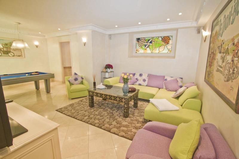 Demeure - 450 m² - 16 pièces