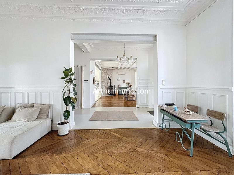 Maison - 280 m² - 10 pièces